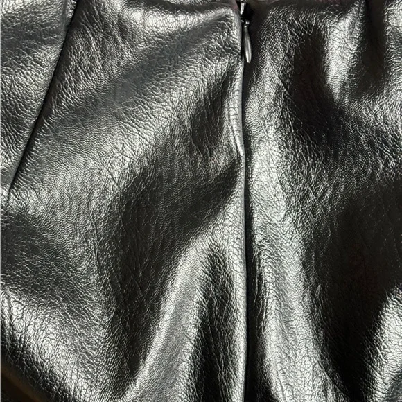 BLACK PLEATHER SLIT LEG MINI SKIRT SIZE 00 - Picture 3 of 4